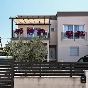 Apartament Mena